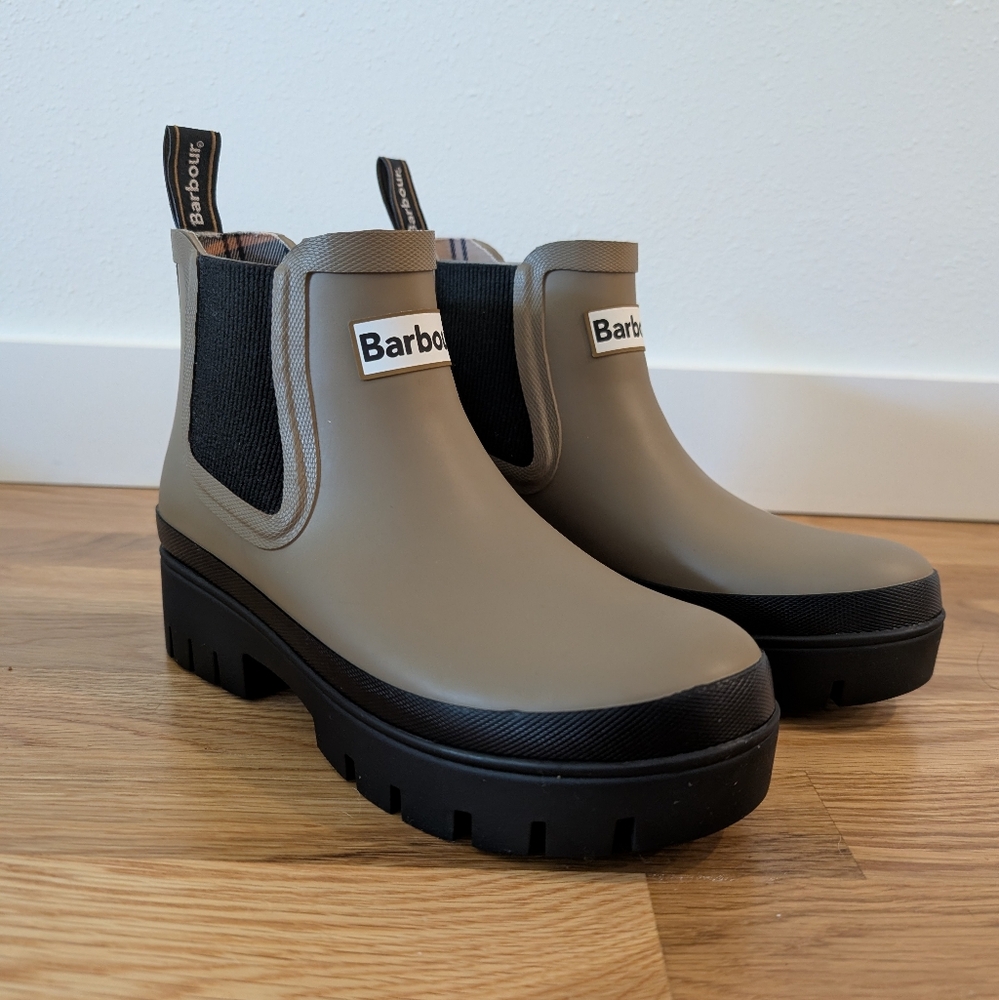 Barbour Women's Brown and Black Rain Boots